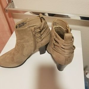 🗻White Mt. SERINDA🗻Faux Suede Desert Ankle Boot